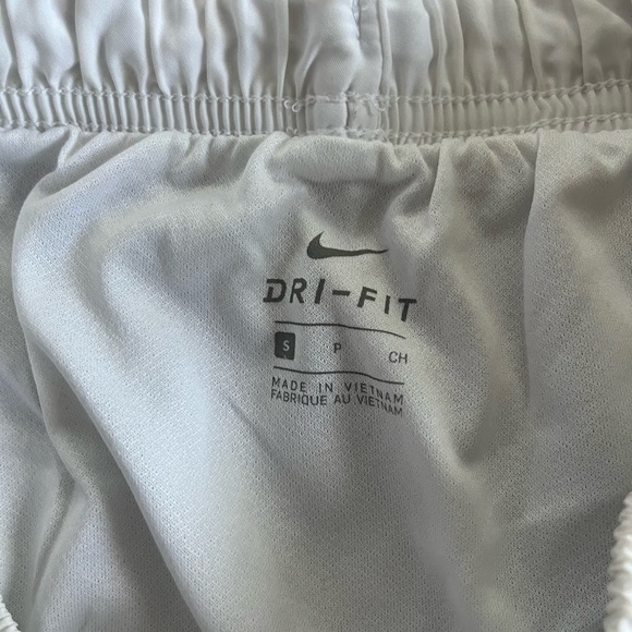 NIKE WHITE RUNNING SHORTS - Picture 2 of 2